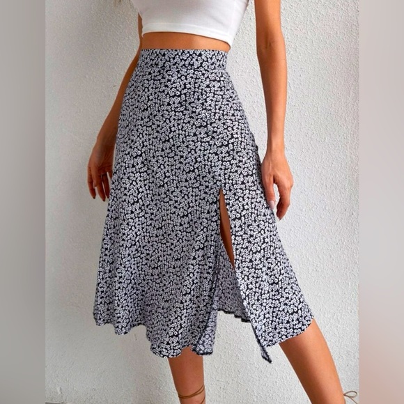 Dresses & Skirts - Floral print split thigh skirt